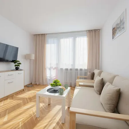 Bright Right Next To The Metro By Renters Apartamento Varsóvia