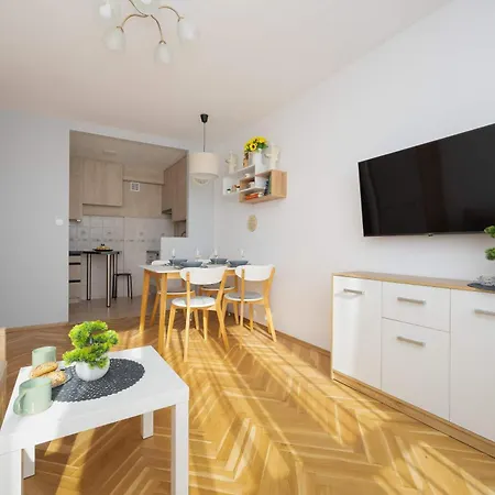 Bright Right Next To The Metro By Renters *