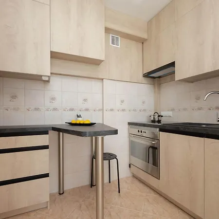 Bright Right Next To The Metro By Renters