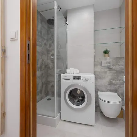 Apartamento Bright Right Next To The Metro By Renters Varsóvia